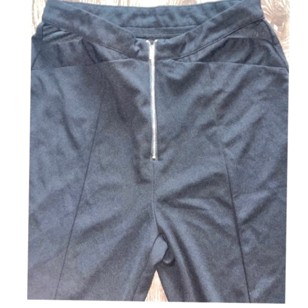 NWOT BLACK PULL ON PANTS WITH ZIPPER FRONT AND COOL DETAILS! - Picture 2 of 7